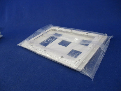 コンセントプレート3連6コ用(4枚入)(ホワイト) WTF8076