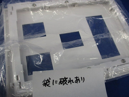 コンセントプレート3連6コ用(4枚入)(ホワイト) WTF8076