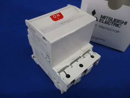 サーキットプロテクタ3P3A CP30-BA