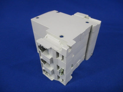サーキットプロテクタ3P3A CP30-BA