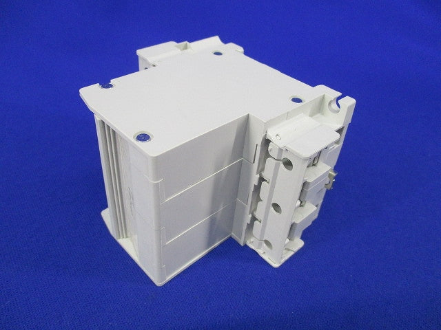 サーキットプロテクタ3P3A CP30-BA