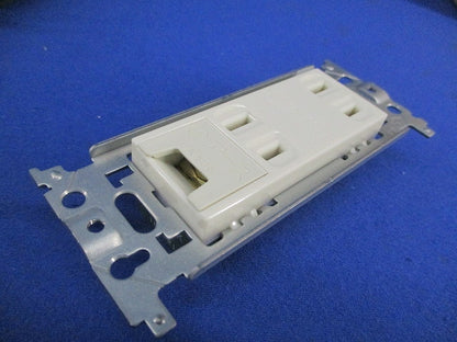 埋込アースターミナル付ダブルコンセント(10個入) WN1532K