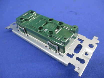埋込アースターミナル付ダブルコンセント(10個入) WN1532K