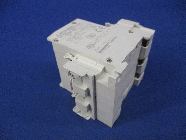サーキットプロテクタ3P2A(ビス1個無) CP30-BA