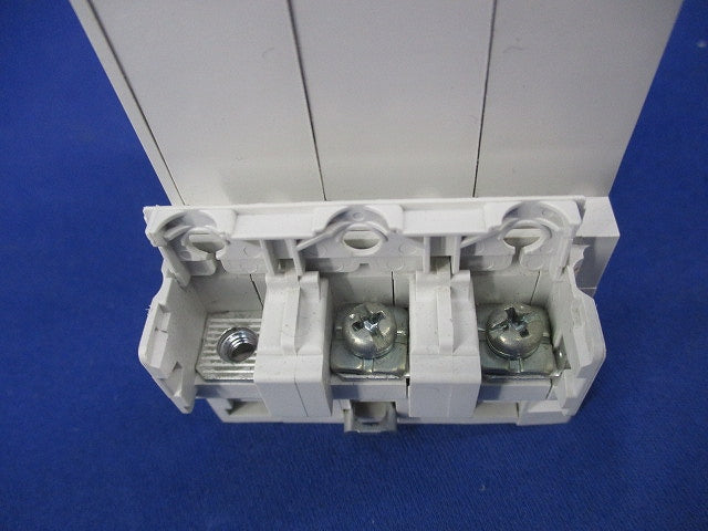 サーキットプロテクタ3P2A(ビス1個無) CP30-BA