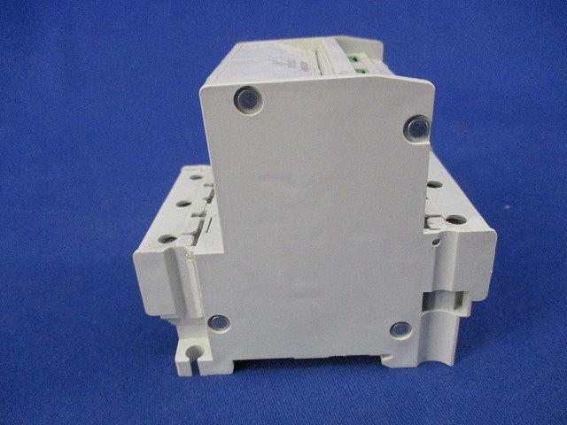サーキットプロテクタ3P2A(ビス1個無) CP30-BA