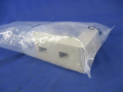 ラックカバー対応垂直支持金具(2対入) SRU1C