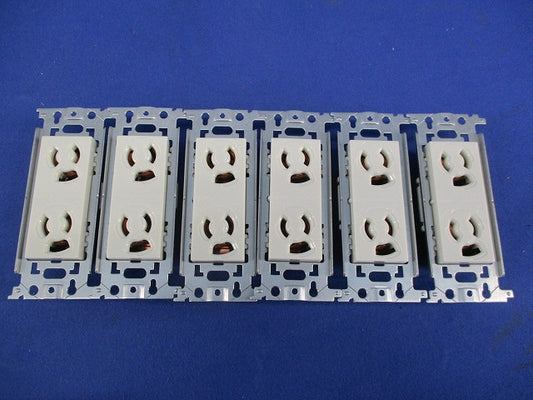 埋込抜け止め接地ダブルコンセント(6個入) WN1162