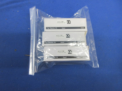 φ16 押しボタンスイッチ(3個入) AH165-TF5W11