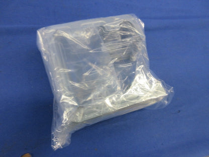 石膏ボード用取付押え金具(2連用)(18枚入)ビス無し WN3997