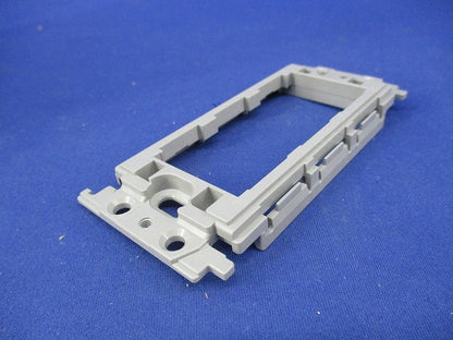 埋込絶縁コンセント取付枠(10個入) WTF3710K