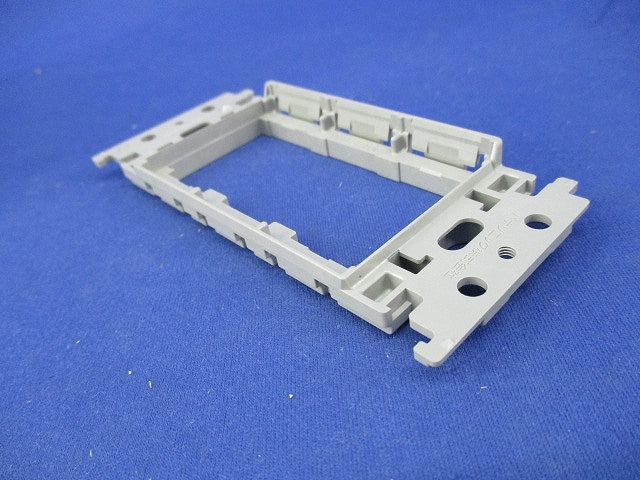 埋込絶縁コンセント取付枠(10個入) WTF3710K