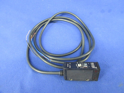 アンプ内蔵光電センサ E3S-AR11