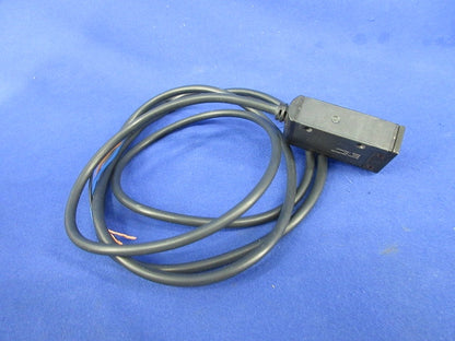 アンプ内蔵光電センサ E3S-AR11