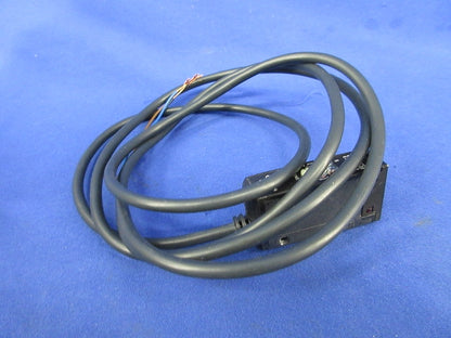 アンプ内蔵光電センサ E3S-AR11