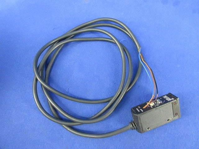アンプ内蔵光電センサ E3S-AR11