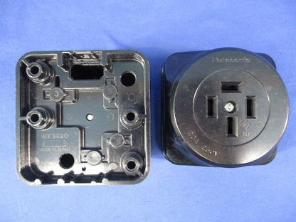 接地3P20A角型コンセント(2個入) WK1420