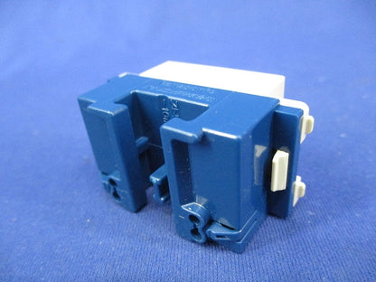 埋込テレホンモジュラジャック(6極2心)(3個入) WNT15629