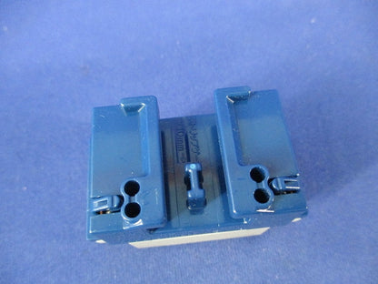 埋込テレホンモジュラジャック(6極2心)(3個入) WNT15629
