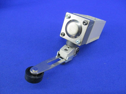 小形リミットスイッチ5A250VAC HL-5030