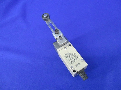 小形リミットスイッチ5A250VAC HL-5030