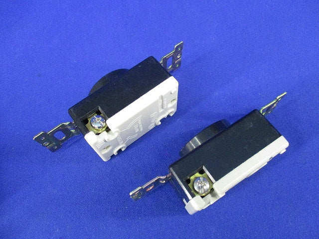 接地2P20A引掛埋込コンセント(4個入) WF2520