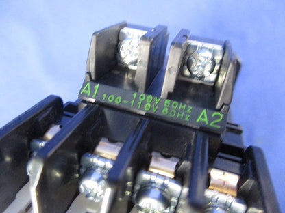電磁開閉器100V5-8A SC-03+TR-0N