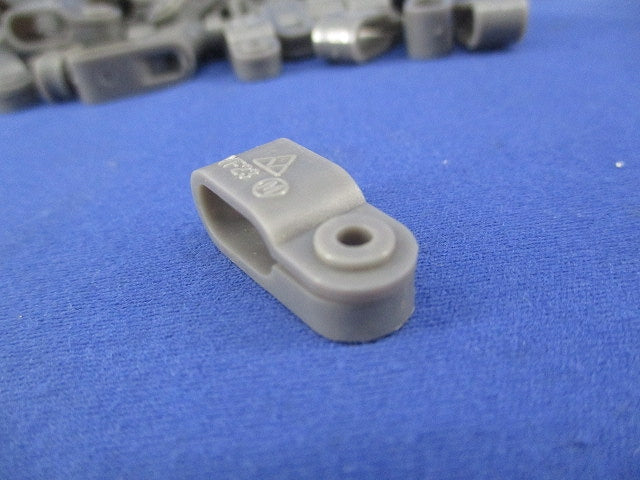 VVFケーブル用サドル(130個入)(特殊釘30個不足) VF-203