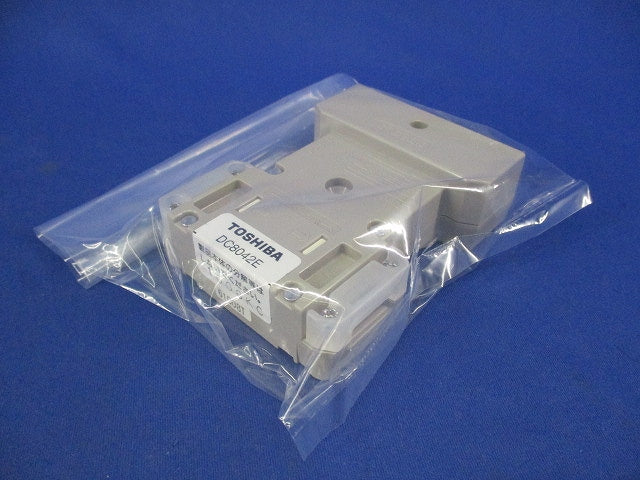 アース付抜け止めダブルコンセント DC8042E