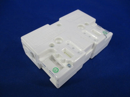 ブロックコンセント2分岐(汚れ有) XYZ80002