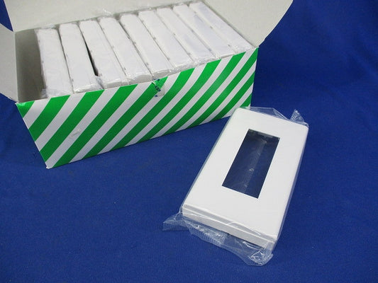 腰高コンセントプレート(3コ用)(10枚入)(ホワイト) WTF8053W