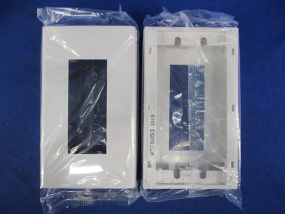 腰高コンセントプレート(3コ用)(10枚入)(ホワイト) WTF8053W