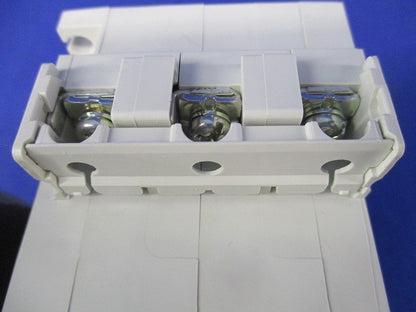 サーキットプロテクタ 3P20A CP30-BA