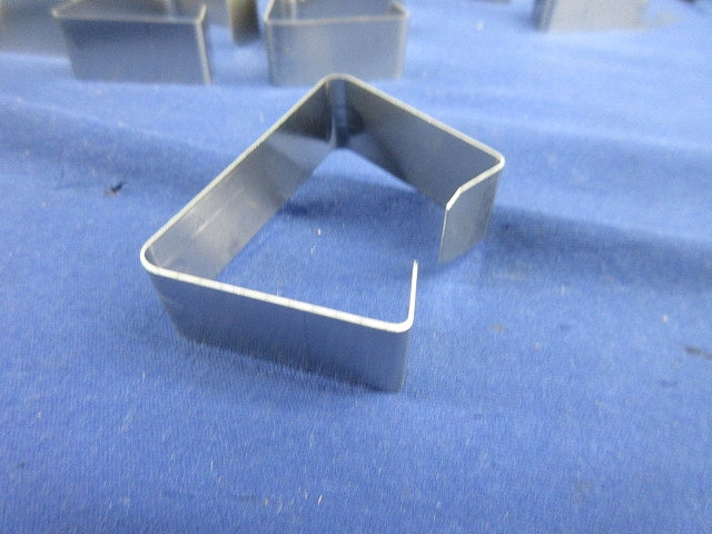 レースウェイ用カバー止め金具(16個入) DF1C