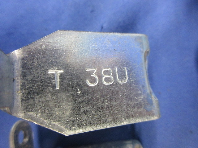 軽みぞ形鋼用ボックス支持金具(10個入)ビス1個不足 T38U