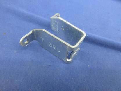 軽みぞ形鋼用ボックス支持金具(10個入)ビス1個不足 T38U
