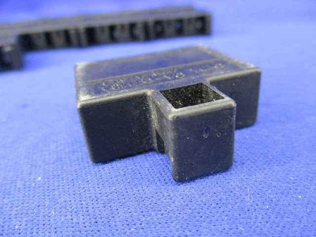 ねじ止め用多連式絶縁キャップ(12個入) OA-QTM34