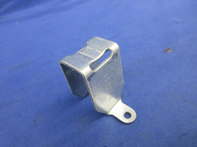 軽みぞ形鋼用ボックス支持金具(10個入) T38U