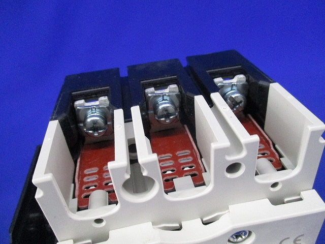 ノーヒューズブレーカ 3P30A NF63-SV