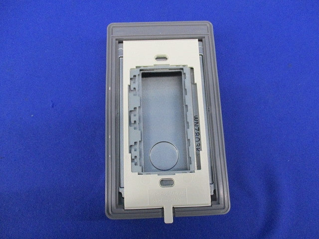 金属防滴プレート3コ用(カギ無)(5個入) WN7803K