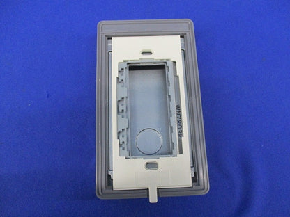 金属防滴プレート3コ用(カギ無)(5個入) WN7803K