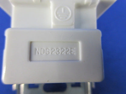 抜け止め接地ダブルコンセント(6個入) NDG2322E