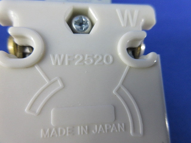 接地2P20A引掛埋込コンセント(3個入)(汚れ有) WF2520