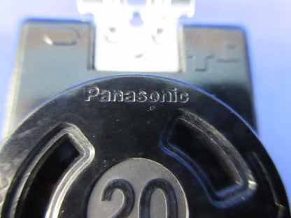 接地2P20A引掛埋込コンセント(3個入)(汚れ有) WF2520