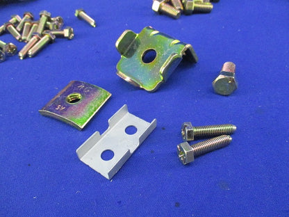 ワールドダクター 中間支持用ハンガー吊り金具(8個入) DHB-W3