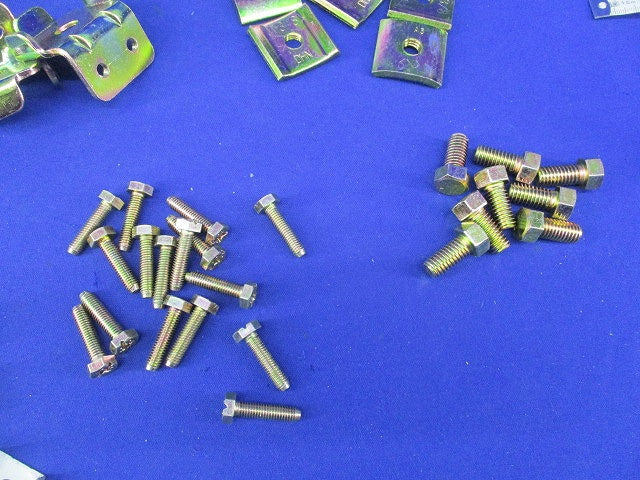 ワールドダクター 中間支持用ハンガー吊り金具(8個入) DHB-W3