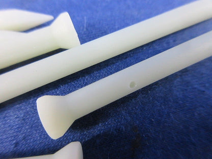 樹脂釘(全長70mm)(140本以上入) 型番不明