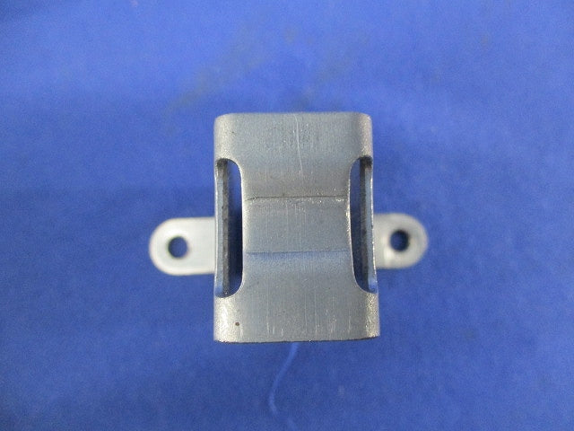 軽みぞ形鋼用ボックス支持金具(13個入) T38U