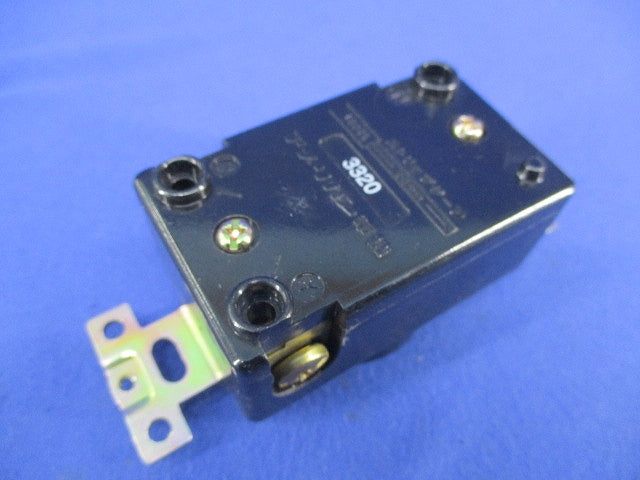 引掛形 埋込コンセント3P30A250V(汚れ有) 3320