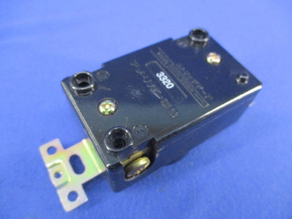 引掛形 埋込コンセント3P30A250V(汚れ有) 3320